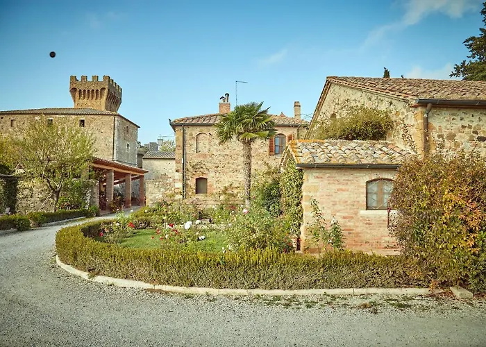 Castello di Spedaletto da Laura