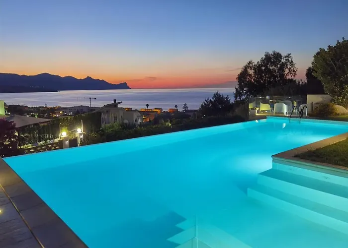 Piscina Sul Mare, Heated Pool