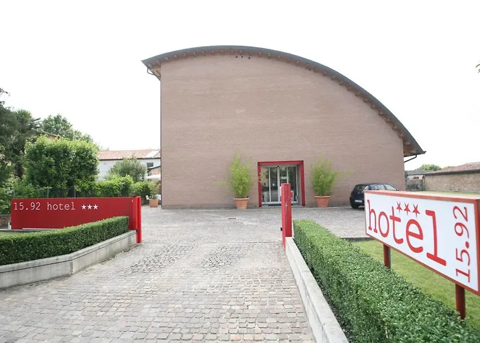 15.92 Hotel