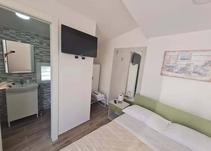 Scauri Rooms B&B