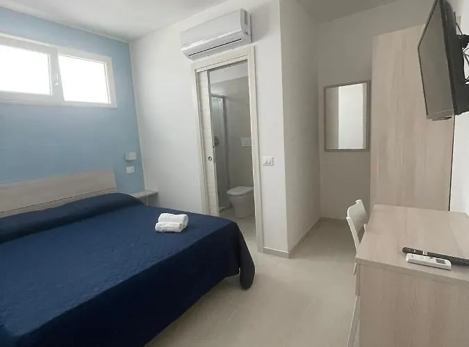 Rooms & Pool