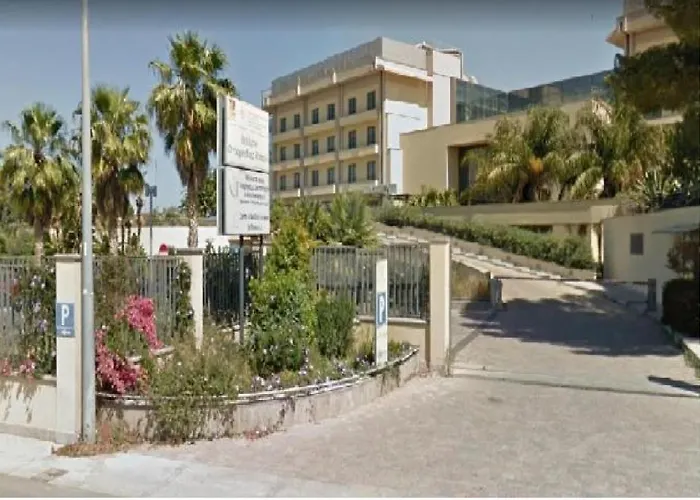VILLA MARTA a due passi dalla clinica ortopedica Rizzoli e da Villa Santa Teresa