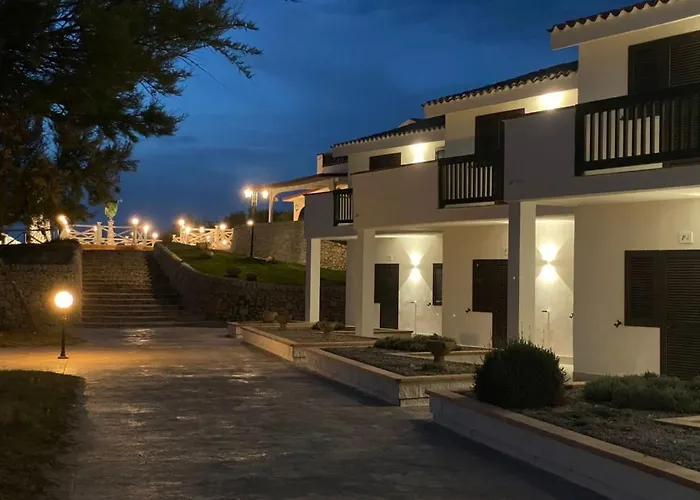 Kamarina Resort