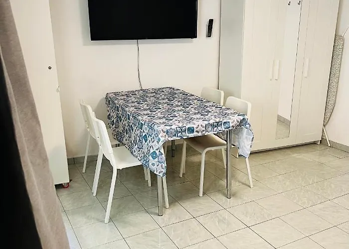 700mt to station Venezia,free parking, shuttle airport Via Napoli 71