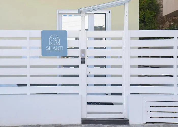 Shanti Rooms&Apartments Risorgimento
