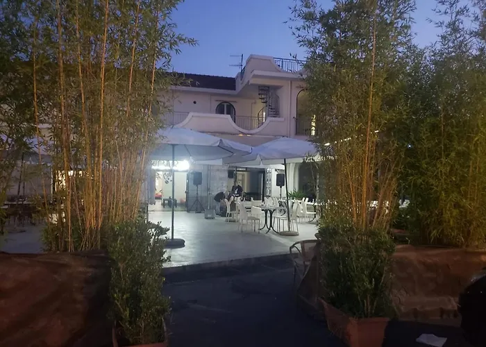 Max E Restaurant