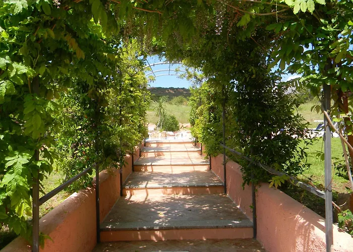 Gasthaus Relais Fenicottero Rosa Loiri Porto San Paolo