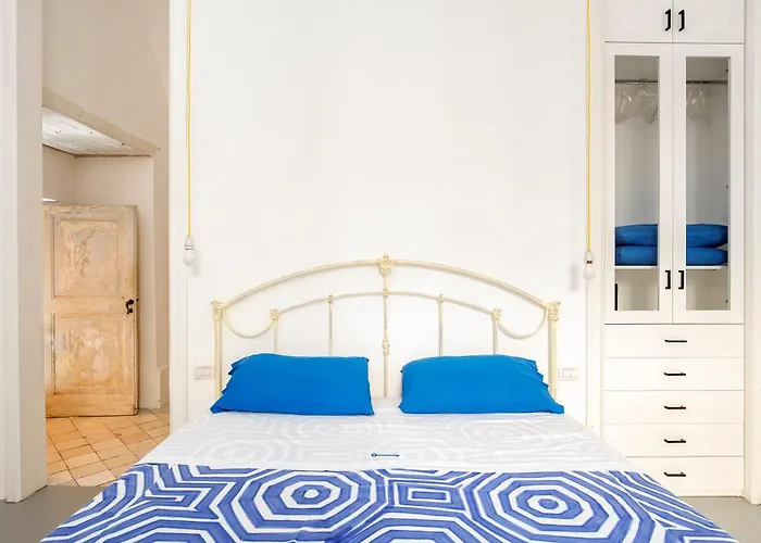 Capri Kronos Design Suites - 2 King Beds, With Gym, Spa & Jacuzzi