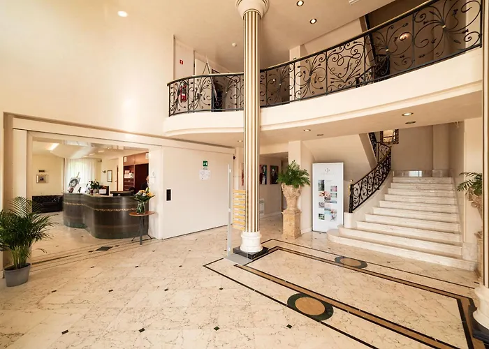 Phi Hotel Astoria