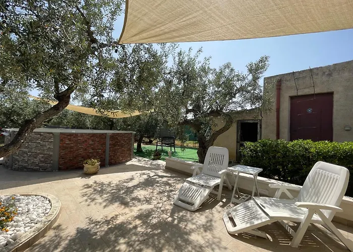 La casetta degli ulivi con piscina