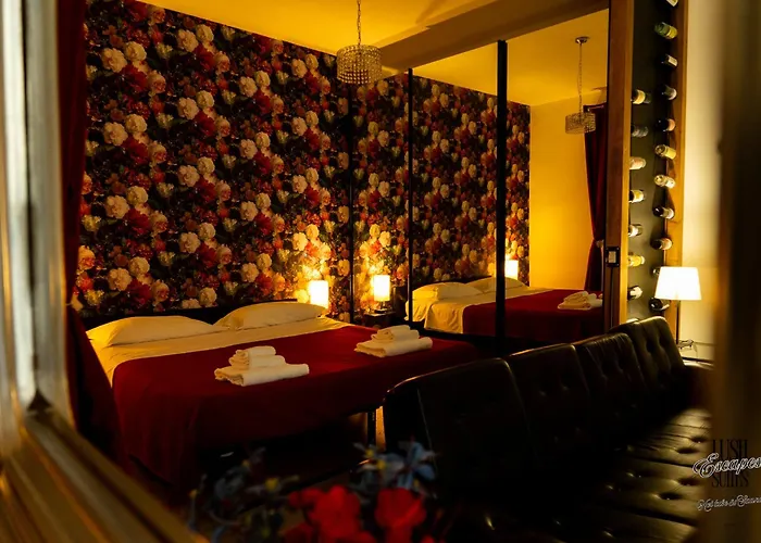 Lush Escape Suites - Hottube And Sauna