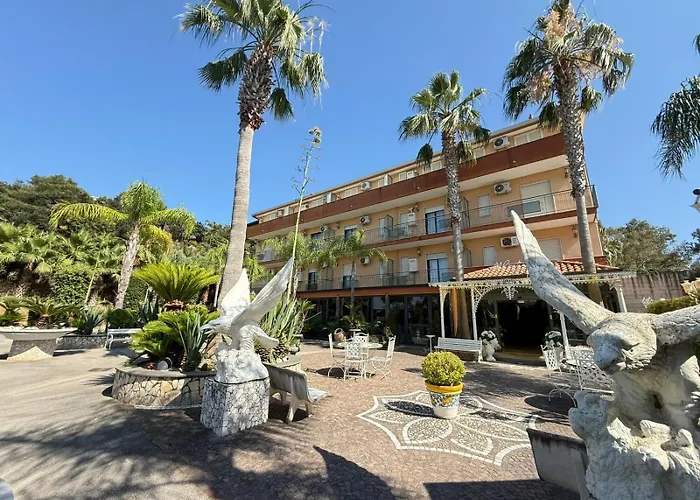 Hotel Happy Days
