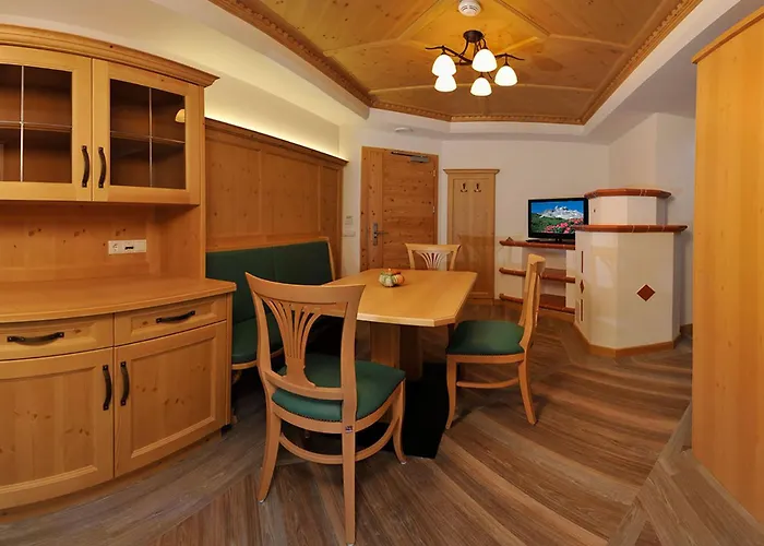 Hotel Sureghes Urtijëi