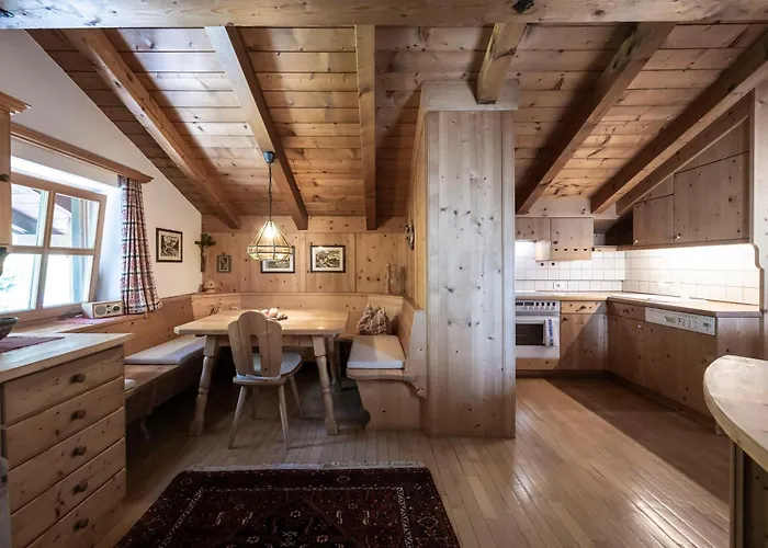 Charmehotel Uhrerhof - Deur St. Ulrich in Gröden