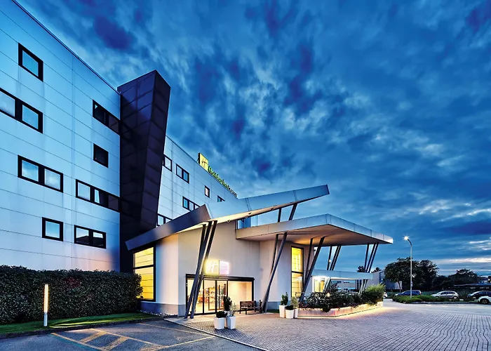 Holiday Inn Express Milan-Malpensa Airport By Ihg Somma Lombardo