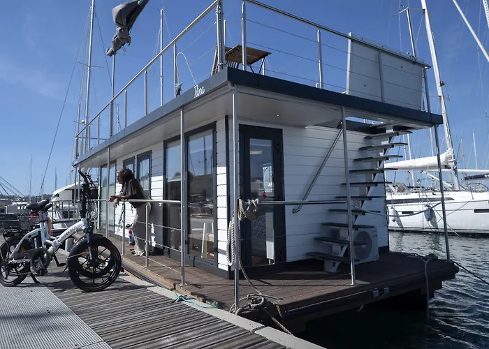 ALMALO Floating House - Casa Galleggiante