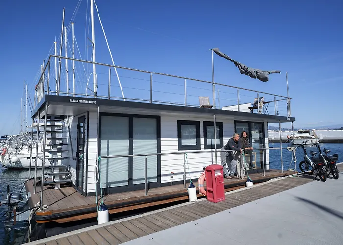 ALMALO Floating House - Casa Galleggiante