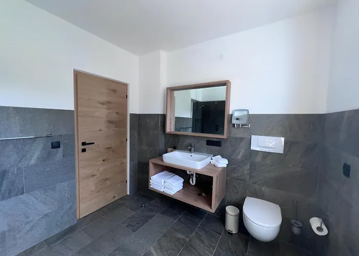 Plattnerhof Viums - Quiet Family Farm With Heated Pool And Guest Card Near Brixen
