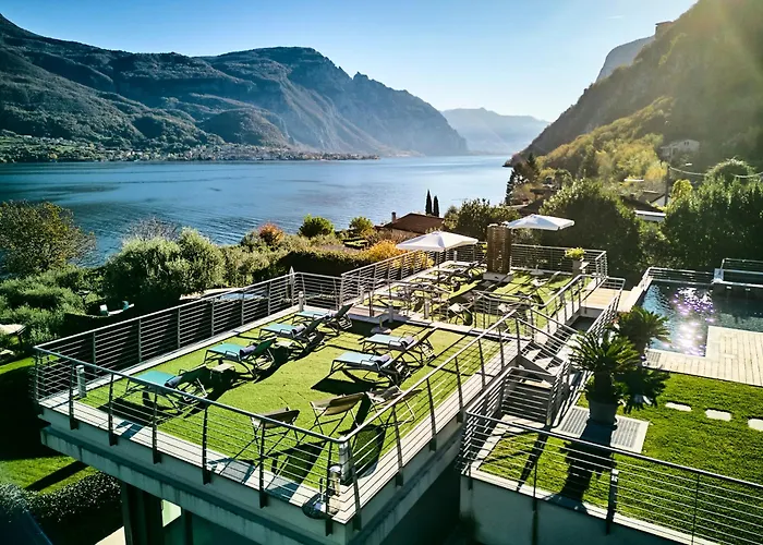 Bellagio Village - Holiday Apartments By The Lake - Seasonal Warm Pool And Sauna