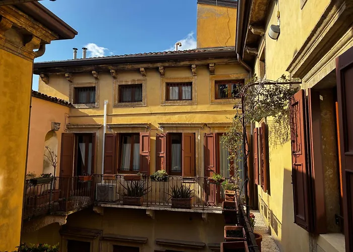 Protezione Della Giovane - Female Hostel