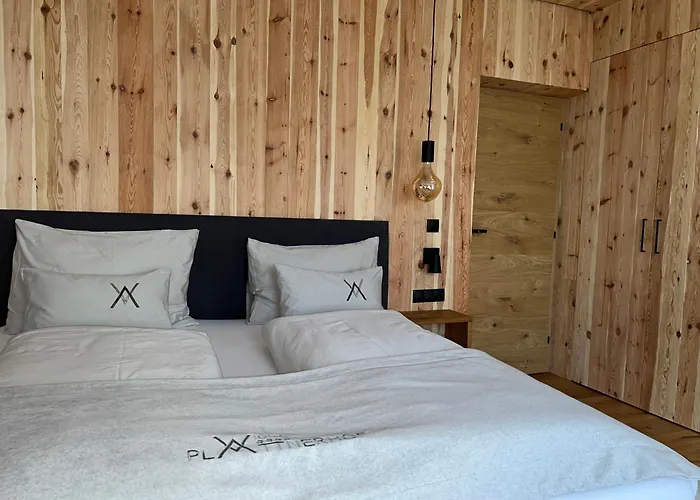Plattnerhof Viums - Quiet Family Farm With Heated Pool And Guest Card Near Brixen