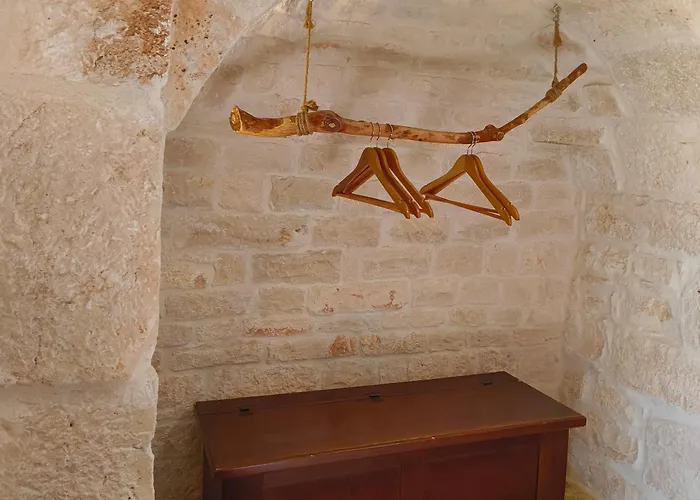 Antico Trullo Immerso Nella Campagna
