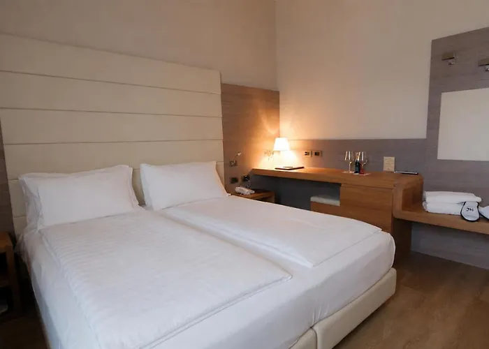 Hotel Capri Bardolino 3S