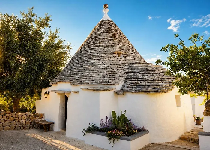 Antico Trullo Immerso Nella Campagna