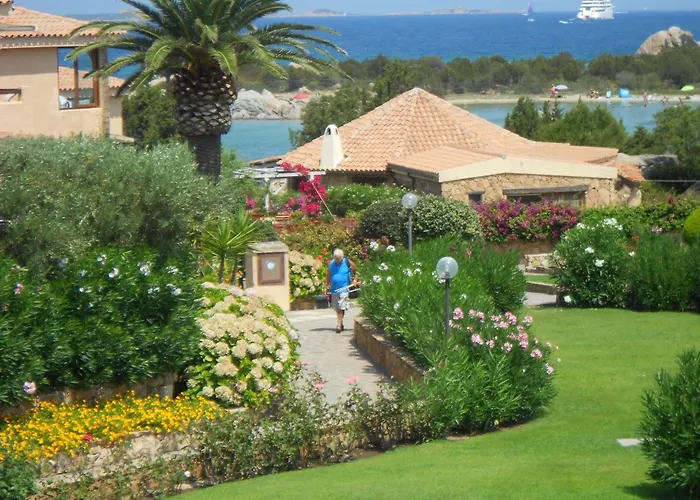 Baia De Bahas - Apartments & Resort