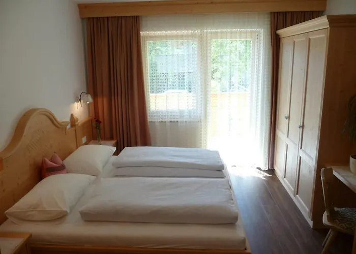 Ferienwohnungen Obermoarhof Algund