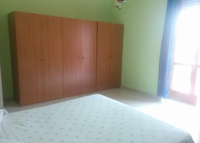 Room In Via Larino 16