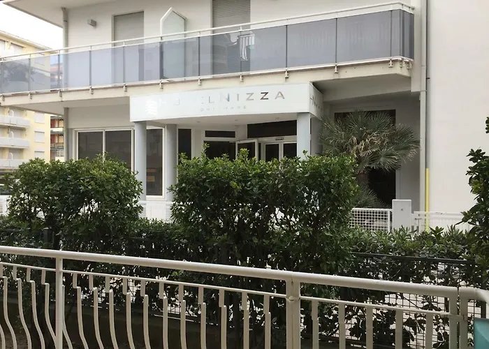Piccolo Moderno Sulla Spiaggia In Centro