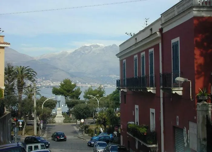 Porta Di Ferro Al Centro Storico