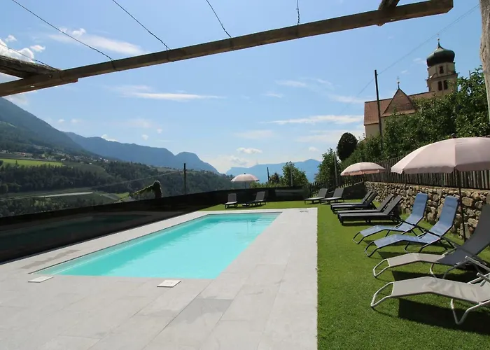 Der Bognerhof - Ferienwohnungen Mit Beheiztem Salzwasserpool In Bei Meran