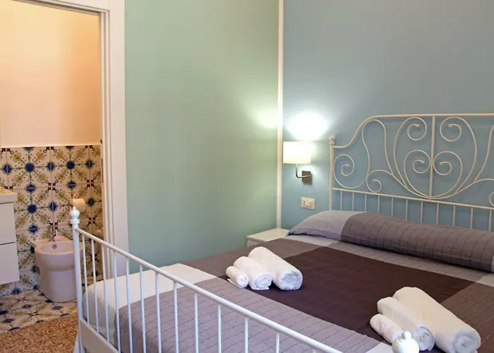 Valente Rooms