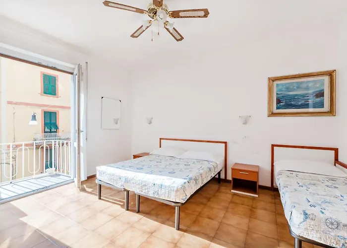 Lia Rooms 4
