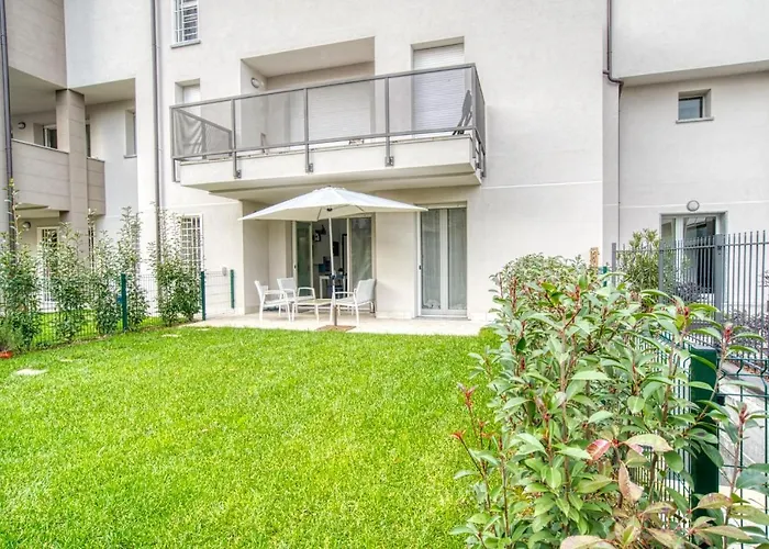 Guesthost - Casa Azzurra Apartment With Garden